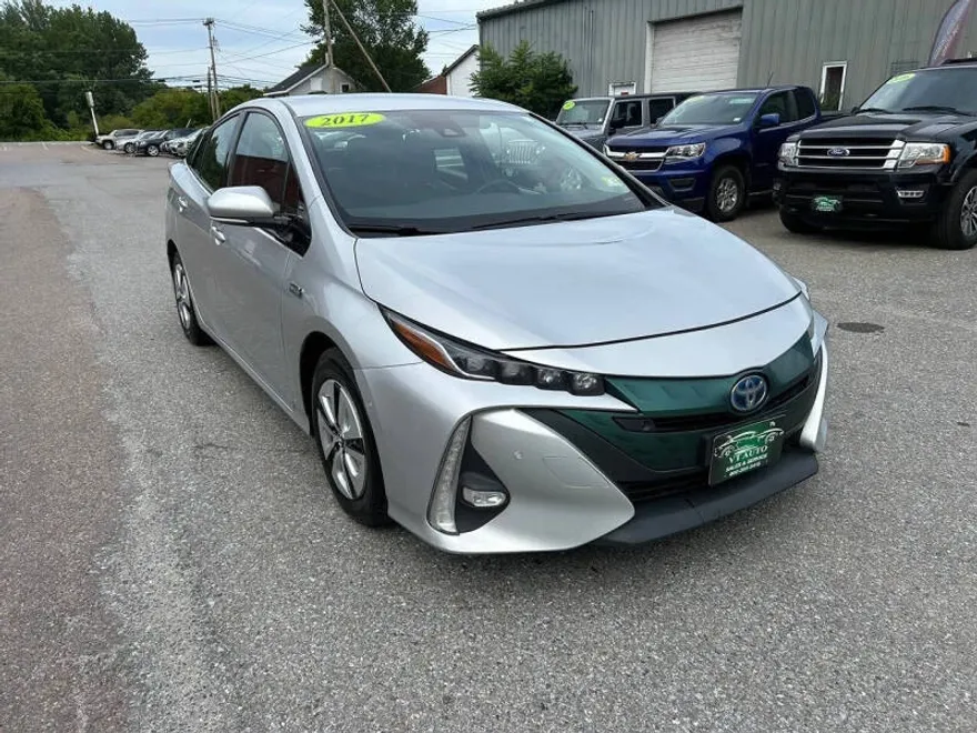 2017 Toyota Prius Prime Advanced photo 1