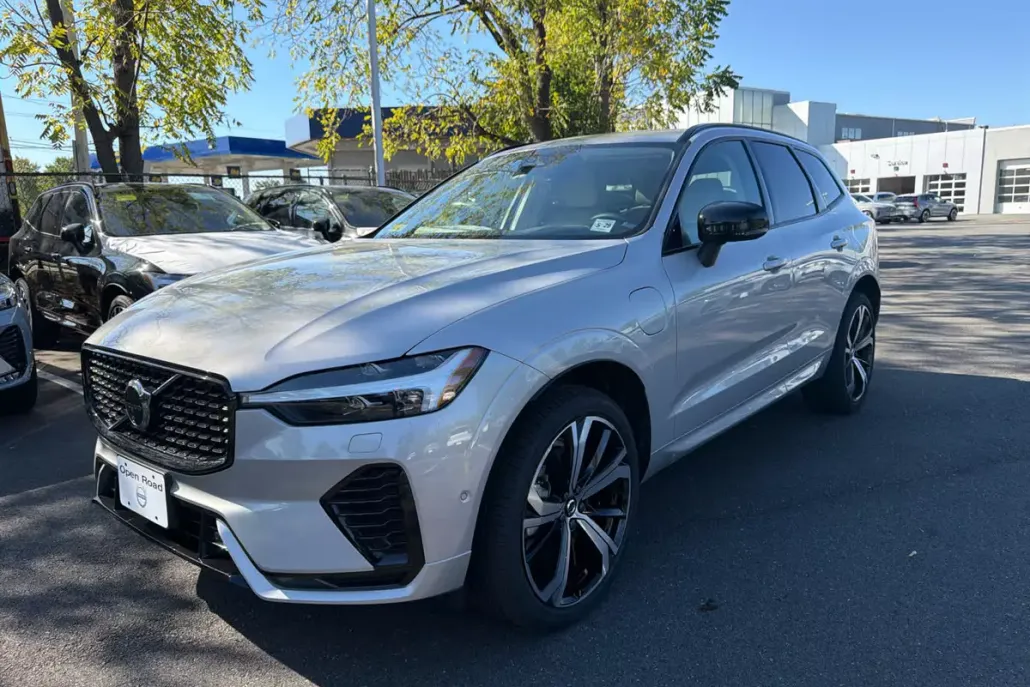 2024 Volvo XC60 T8 Ultimate photo 1