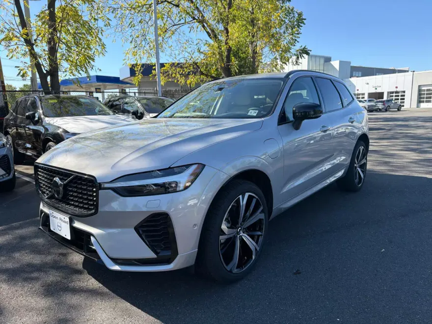 2024 Volvo XC60 T8 Ultimate photo 1