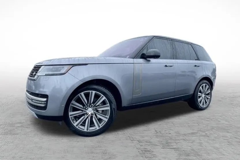 2023 Land Rover Range Rover SE photo 1