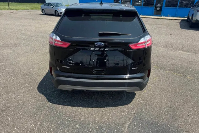 2024 Ford Edge SEL photo 1