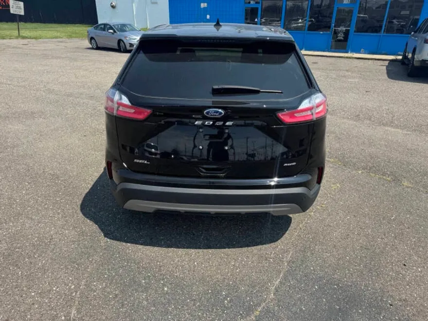2024 Ford Edge SEL photo 1