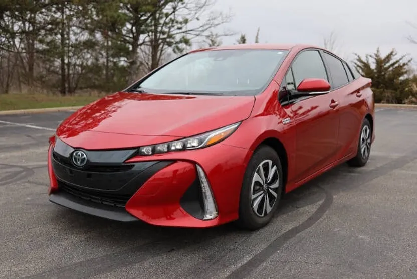 2017 Toyota Prius Prime Premium photo 1