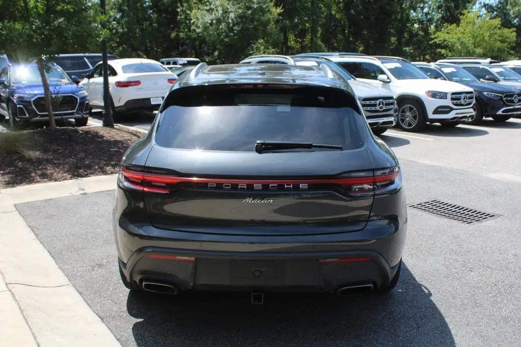2022 Porsche Macan Base photo 1
