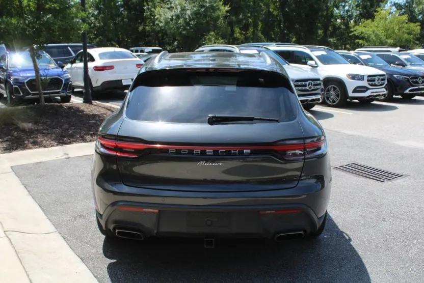 2022 Porsche Macan Base photo 1