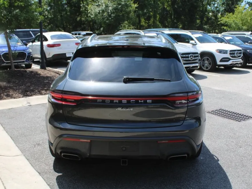 2022 Porsche Macan Base photo 1