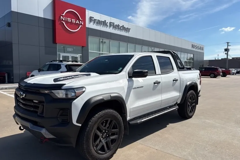 2024 Chevrolet Colorado Trail Boss photo 1