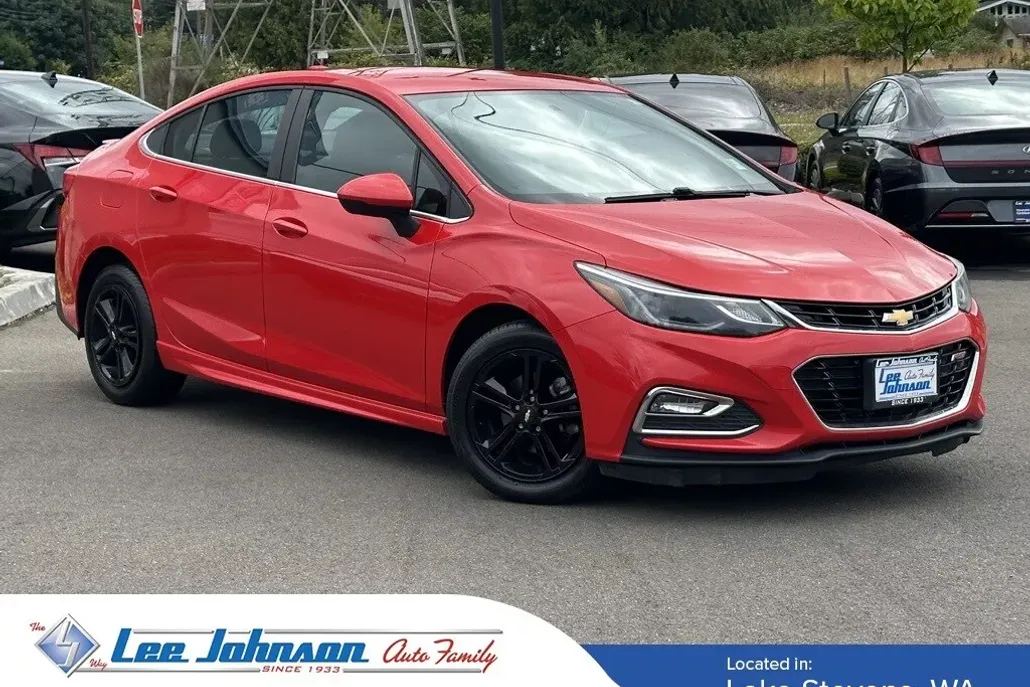 2017 Chevrolet Cruze LT photo 1