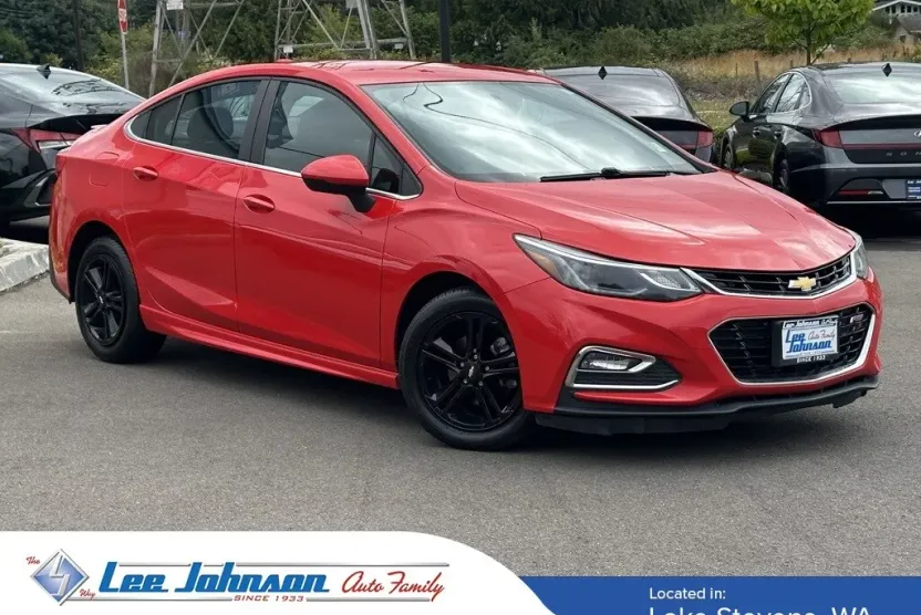 2017 Chevrolet Cruze LT photo 1