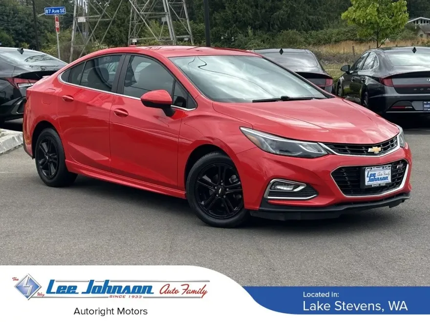 2017 Chevrolet Cruze LT photo 1