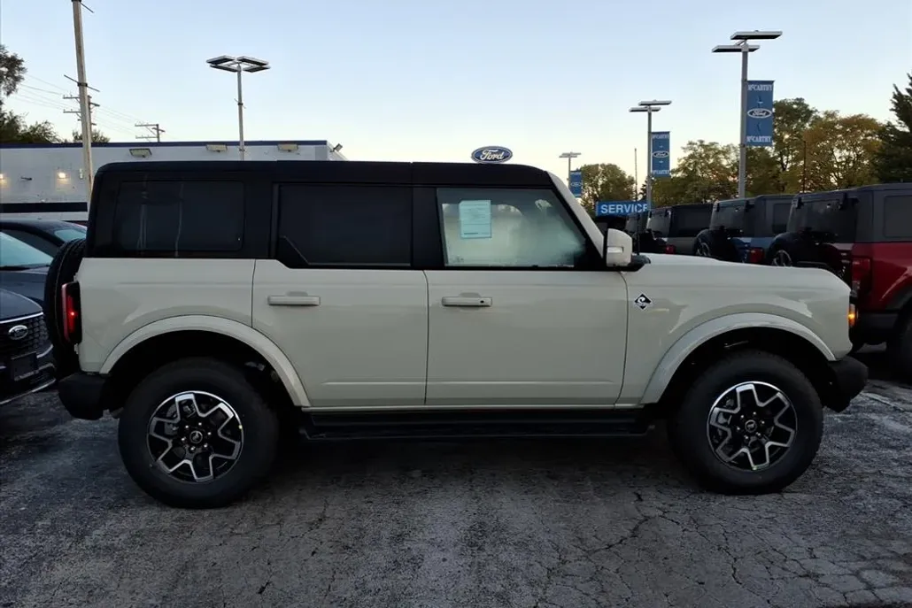 2025 Ford Bronco Outer Banks photo 1