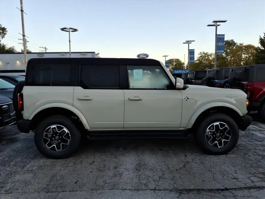 2025 Ford Bronco Outer Banks photo 1