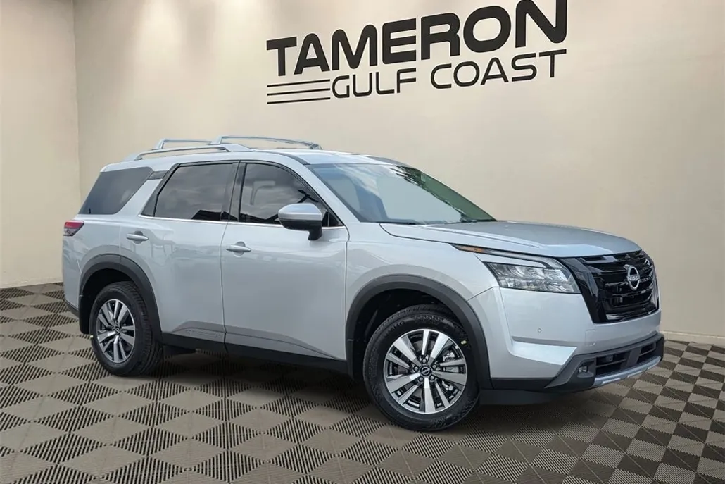 2025 Nissan Pathfinder SL photo 1
