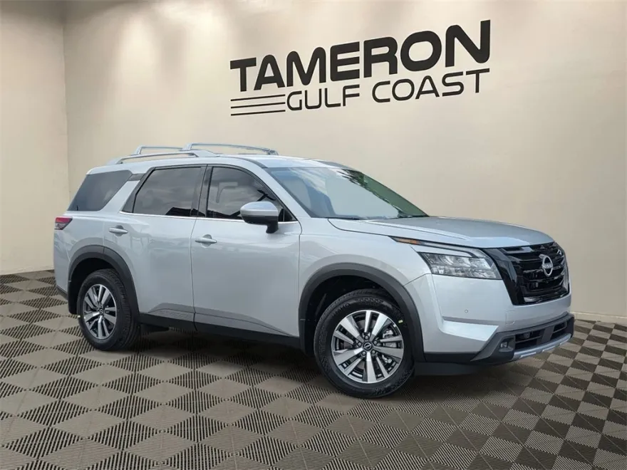 2025 Nissan Pathfinder SL photo 1