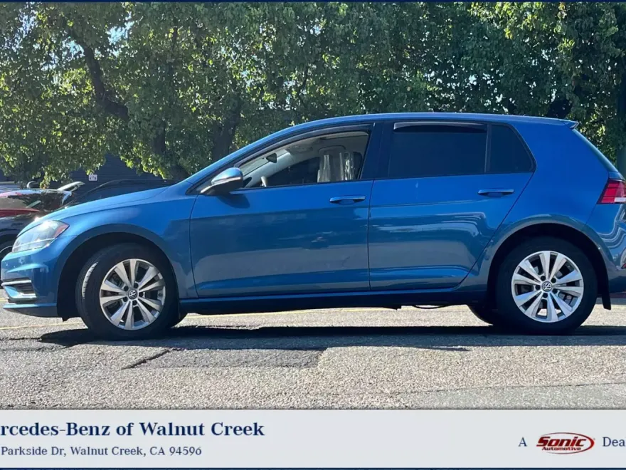 2021 Volkswagen Golf TSI photo 1