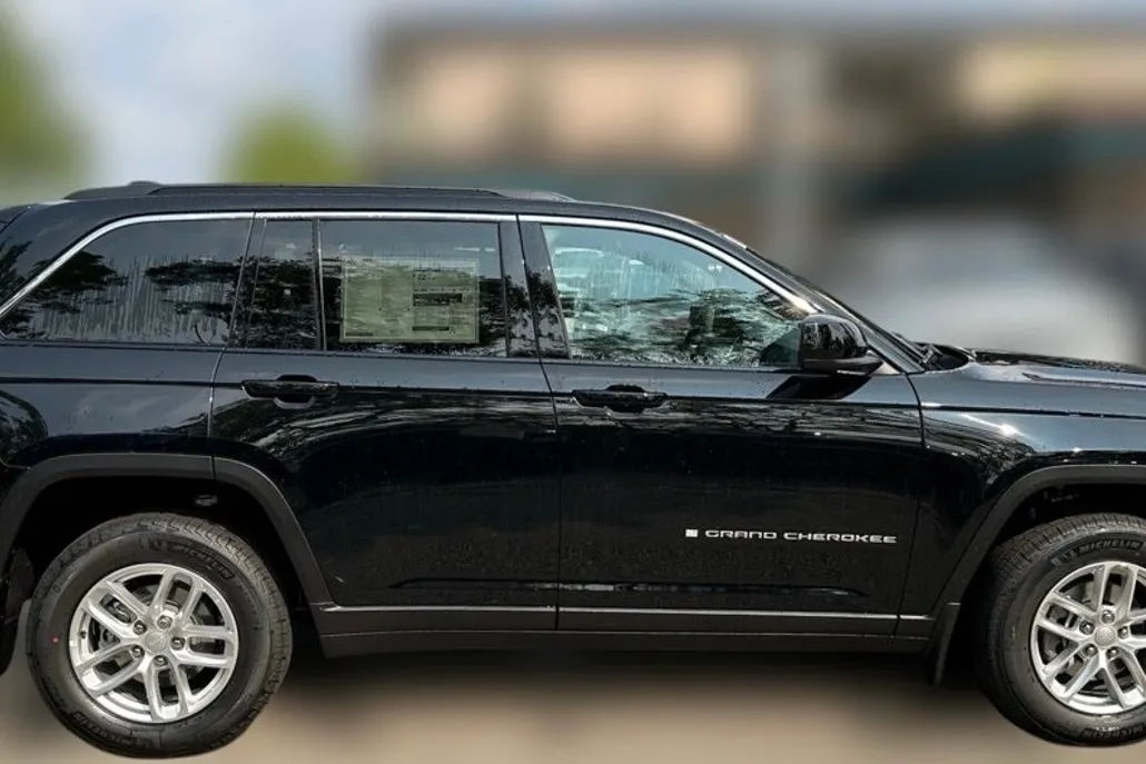 2025 Jeep Grand Cherokee Base photo 1
