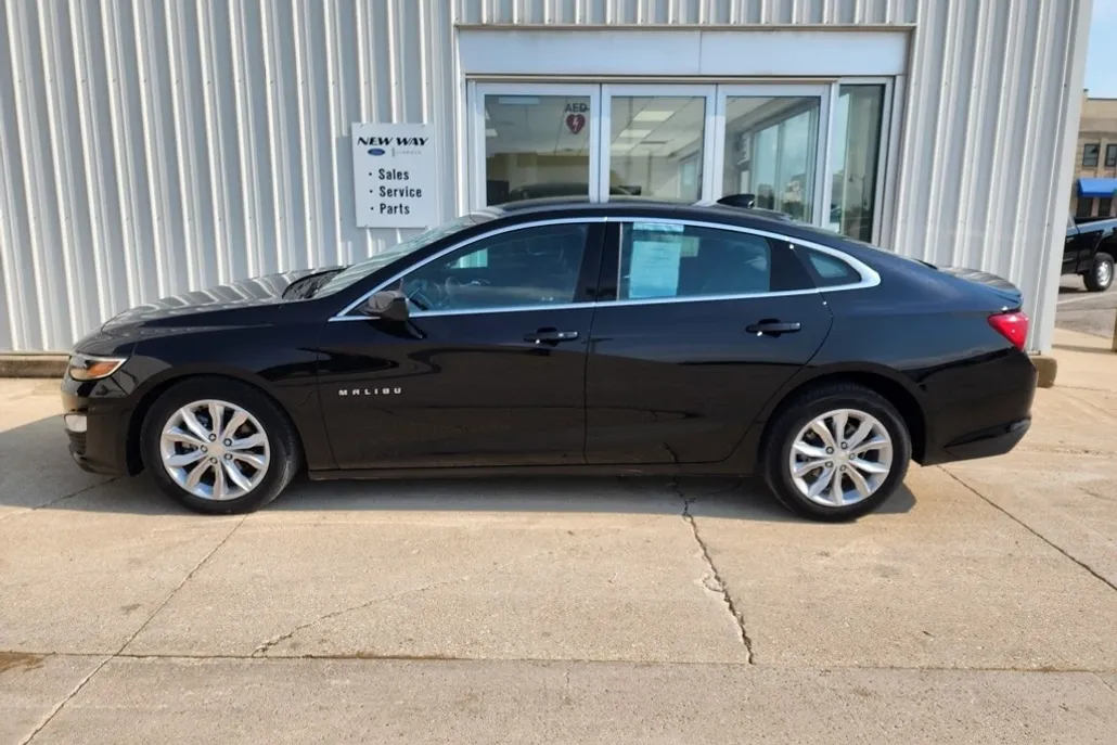 2024 Chevrolet Malibu 1LT photo 1