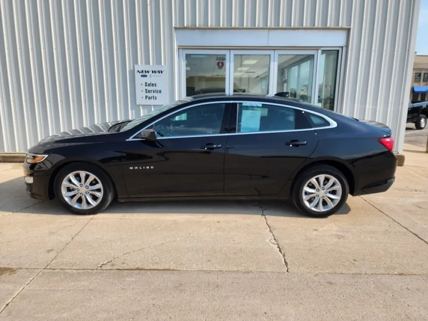 2024 Chevrolet Malibu 1LT photo 1