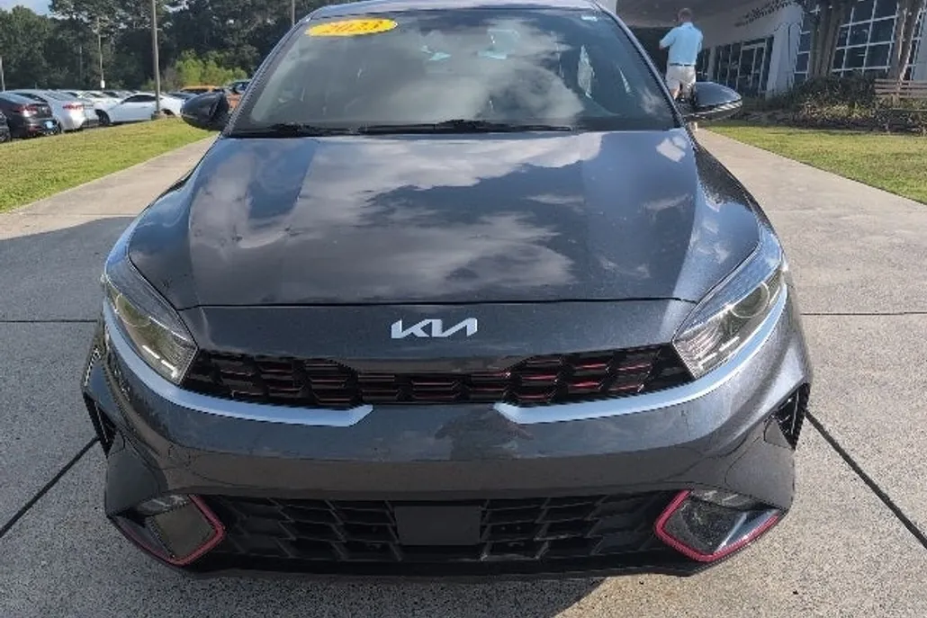 2023 Kia Forte GT-Line photo 1