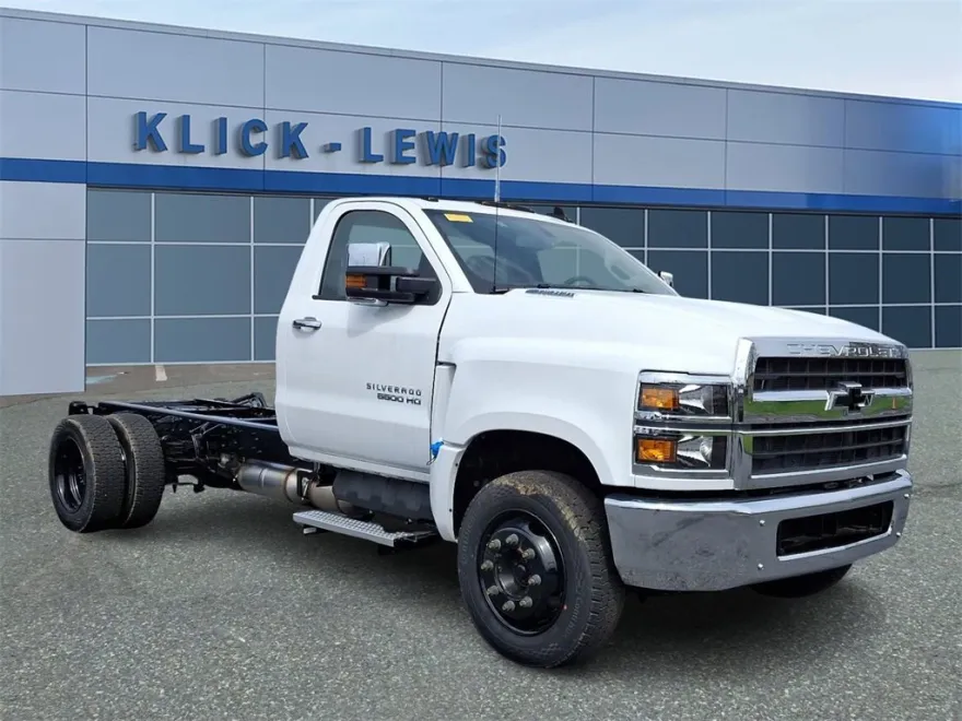 2024 Chevrolet Silverado 6500HD LT photo 1
