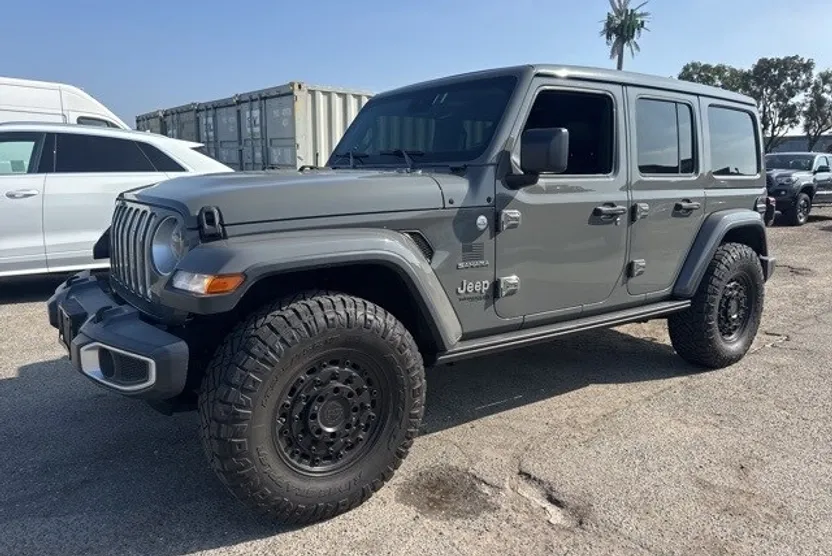 2019 Jeep Wrangler Unlimited Sahara photo 1