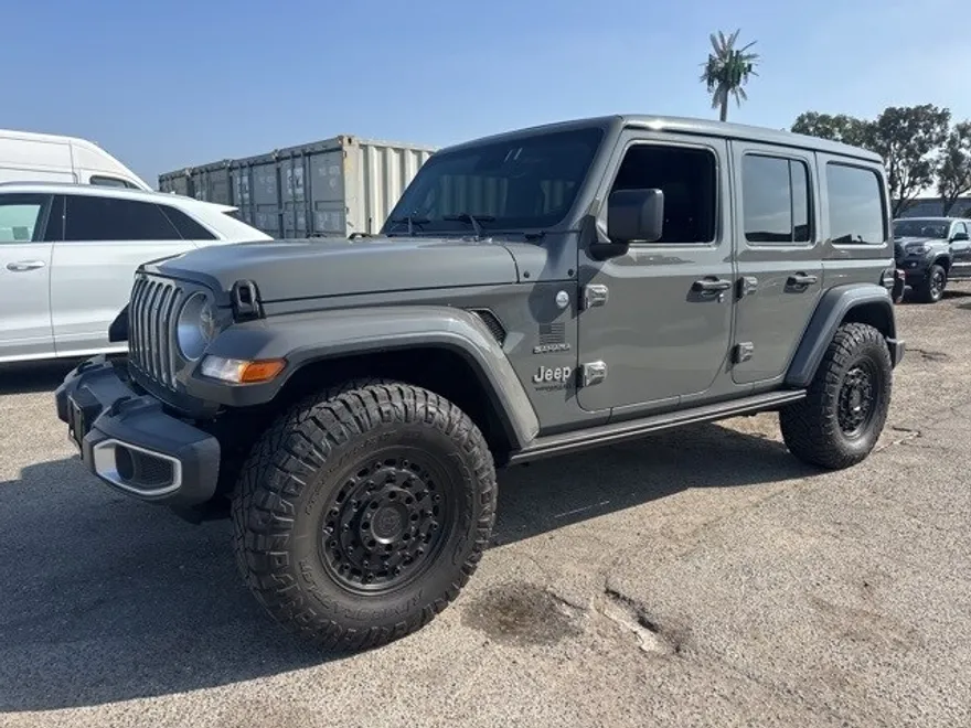 2019 Jeep Wrangler Unlimited Sahara photo 1