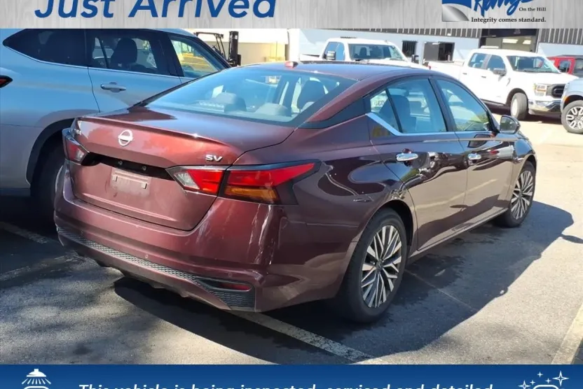2023 Nissan Altima 2.5 SV photo 1
