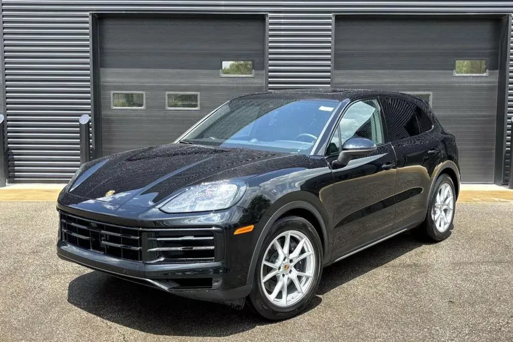 2024 Porsche Cayenne photo 1