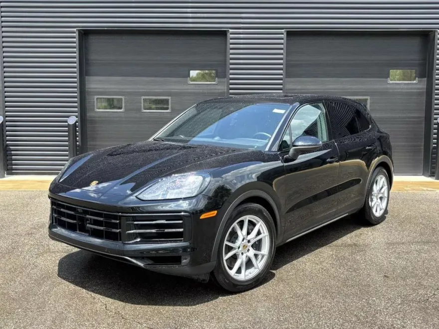 2024 Porsche Cayenne photo 1