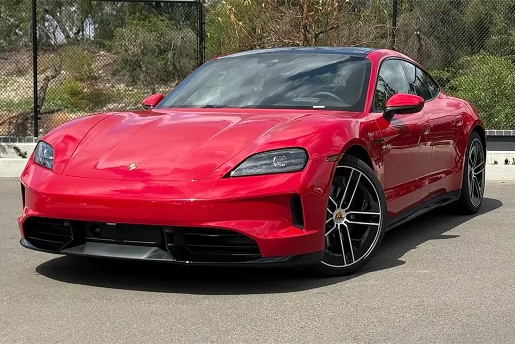 2025 Porsche Taycan photo 1