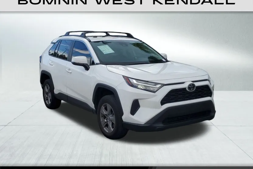 2023 Toyota RAV4 XLE photo 1