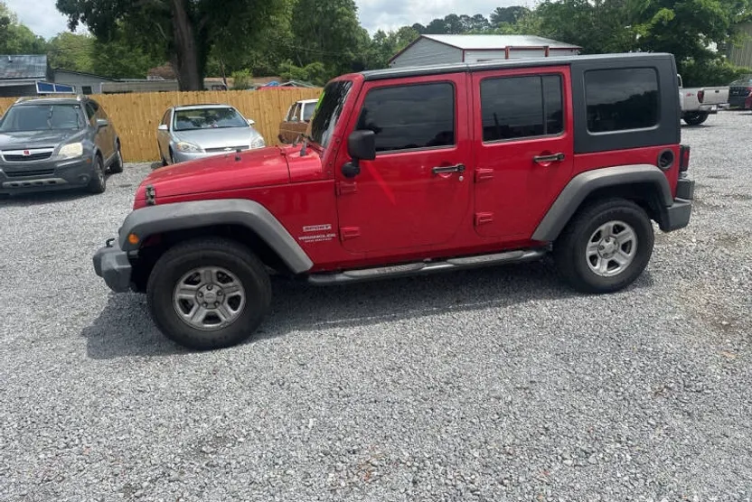 2010 Jeep Wrangler Unlimited Sport photo 1