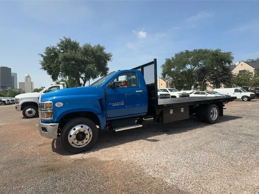 2024 Chevrolet Silverado 6500HD Work Truck photo 1