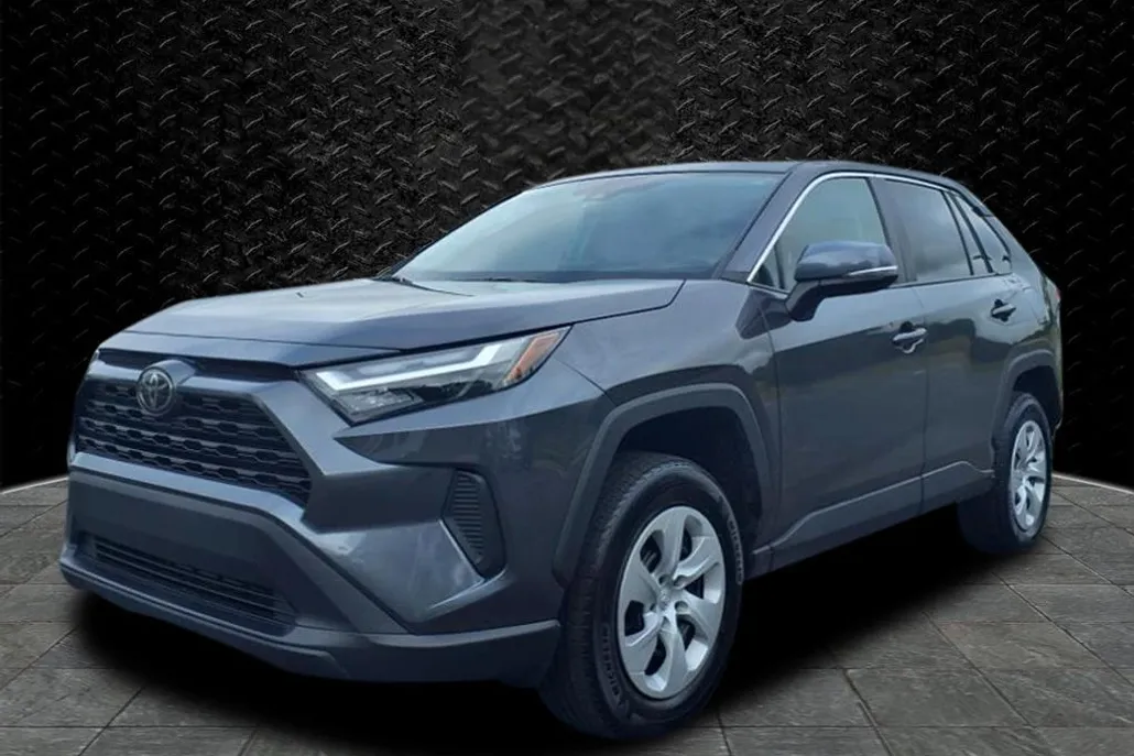 2024 Toyota RAV4 LE photo 1