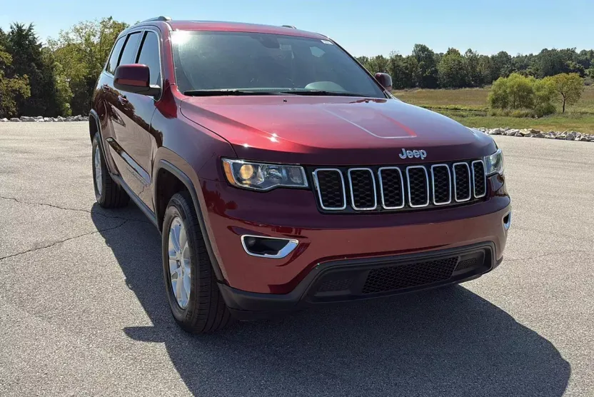 2021 Jeep Grand Cherokee Laredo E photo 1