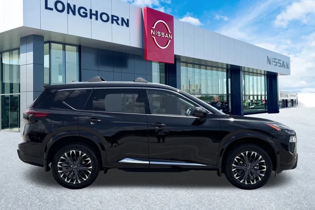 2025 Nissan Rogue Platinum photo 1