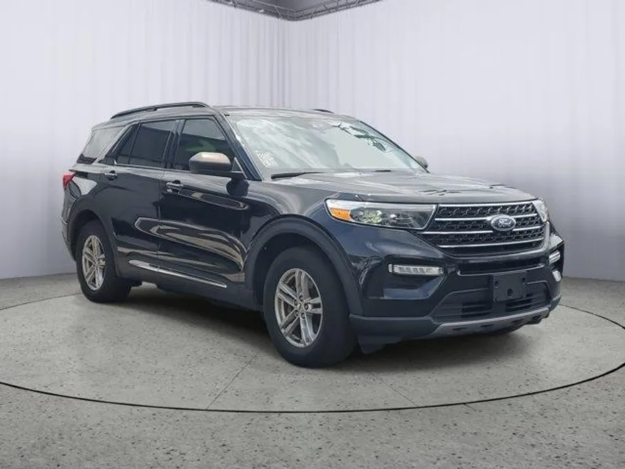 2021 Ford Explorer XLT photo 1