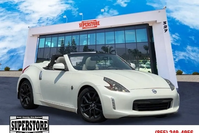 2015 Nissan 370Z Touring photo 1