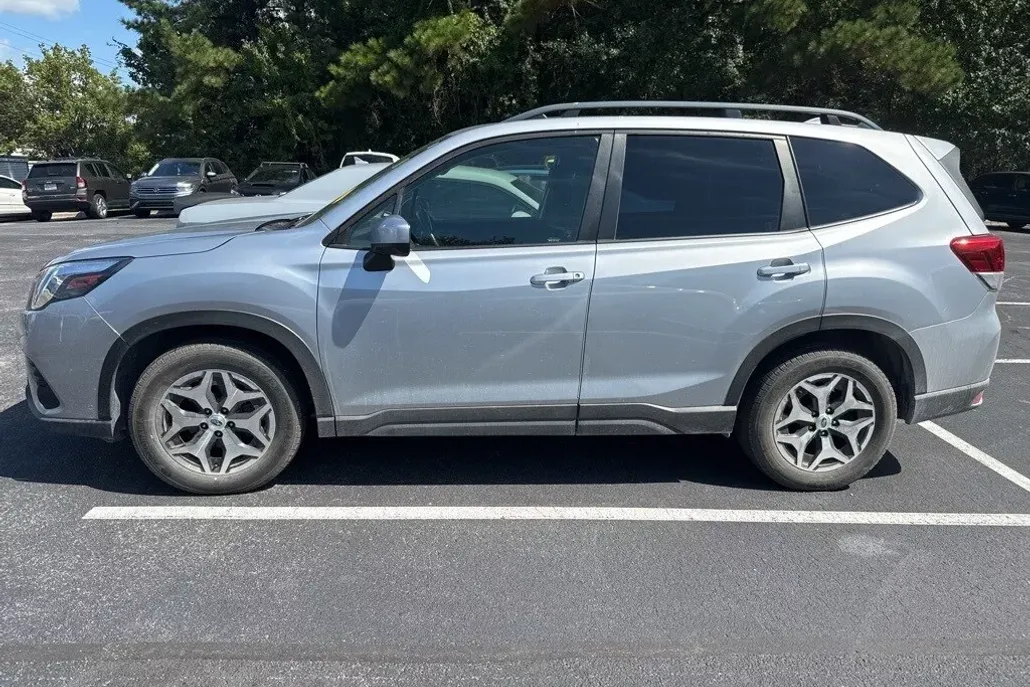 2022 Subaru Forester Premium photo 1