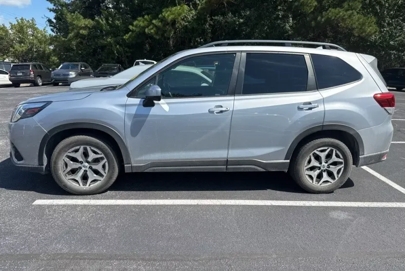 2022 Subaru Forester Premium photo 1