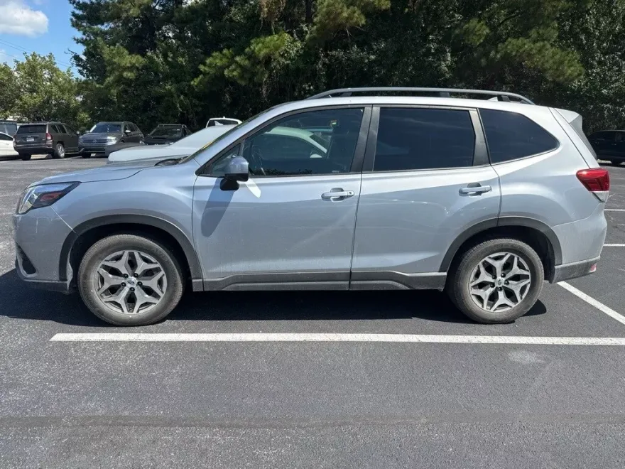2022 Subaru Forester Premium photo 1