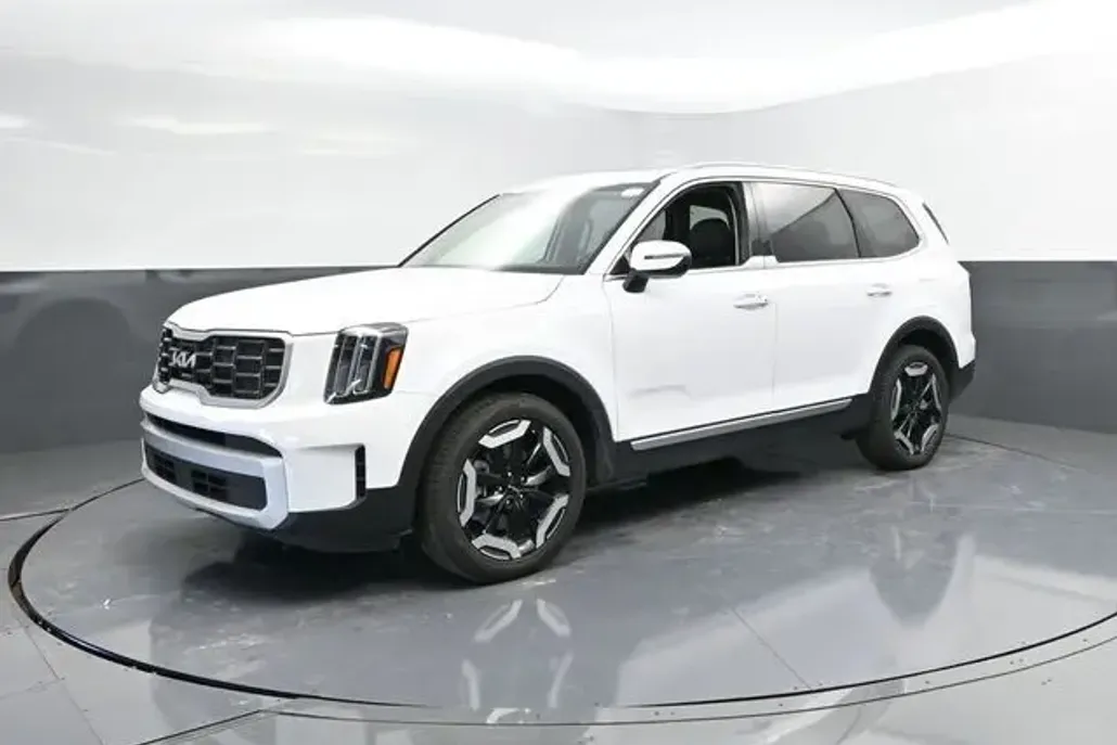 2025 Kia Telluride S photo 1