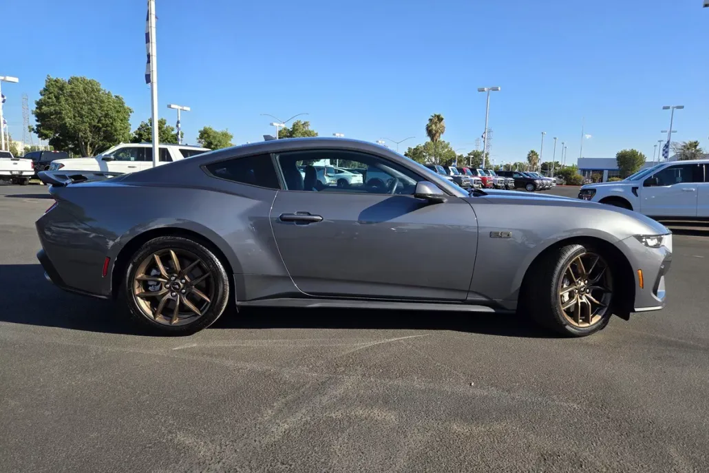2024 Ford Mustang GT Premium photo 1