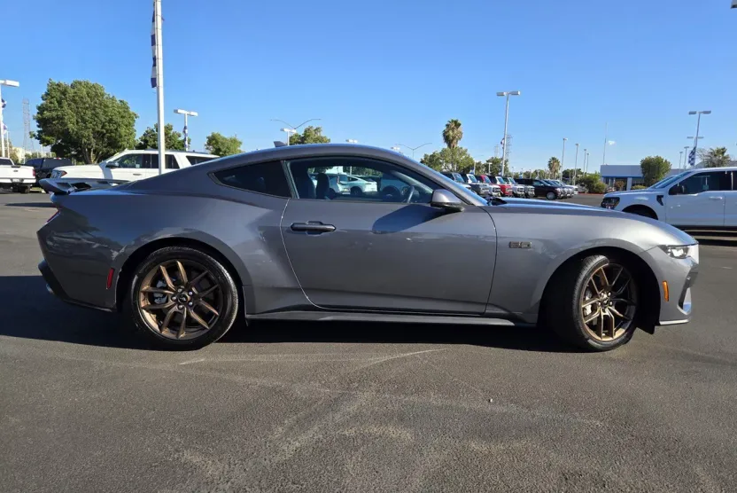 2024 Ford Mustang GT Premium photo 1