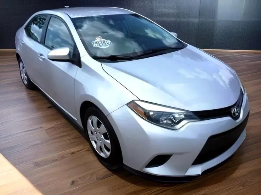 2014 Toyota Corolla LE photo 1