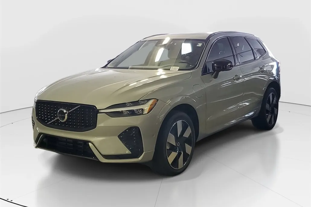 2025 Volvo XC60 Hybrid T8 Plus photo 1
