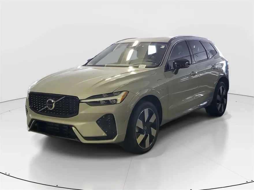 2025 Volvo XC60 Hybrid T8 Plus photo 1