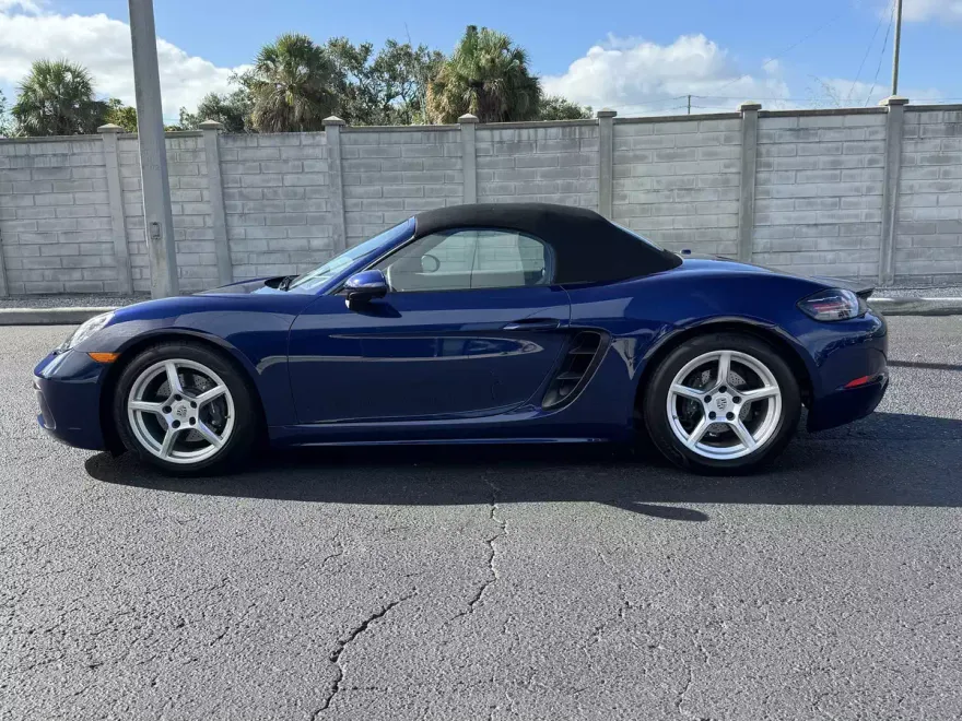 2025 Porsche Boxster photo 2