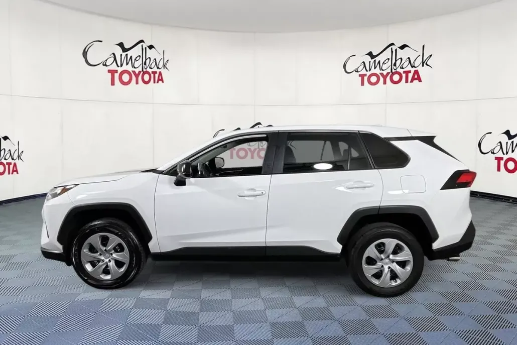 2024 Toyota RAV4 LE photo 1