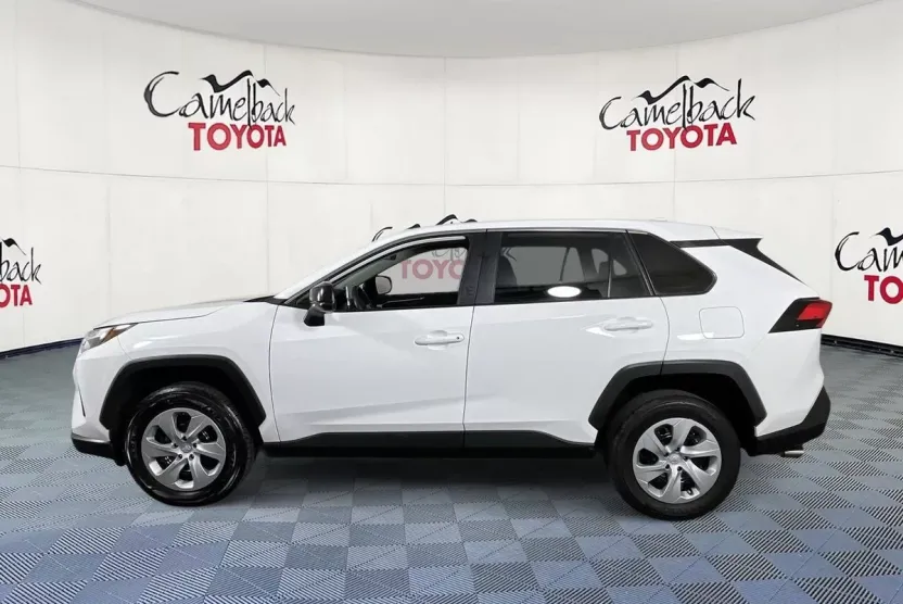 2024 Toyota RAV4 LE photo 1